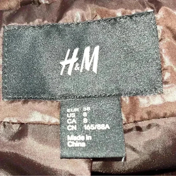 H&M brown, knee length, puffer coat, vintage feel with attached belt and pockets - Picture 10 of 12